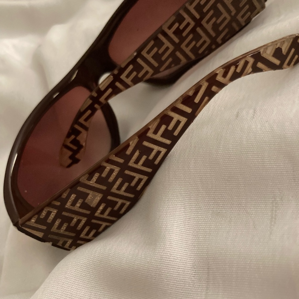 Auth vintage Fendi women’s sunglasses SXO702 - Picture 4 of 13